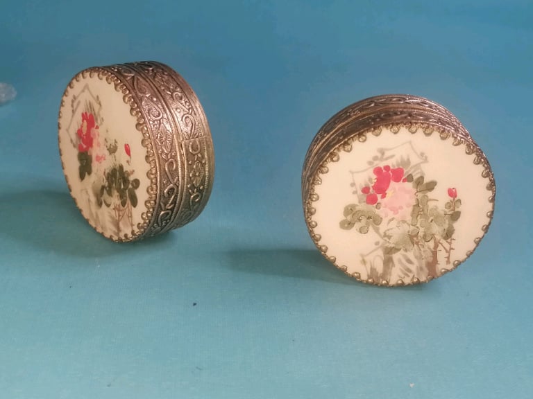 image for Vintage Porcelain & Shard metal TRINKET JEWELRY BOX hand PAINTED FLOW.