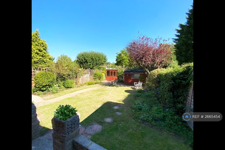 5 bedroom house in St. Johns Road, Guildford, GU2 (5 bed) (#2665454)