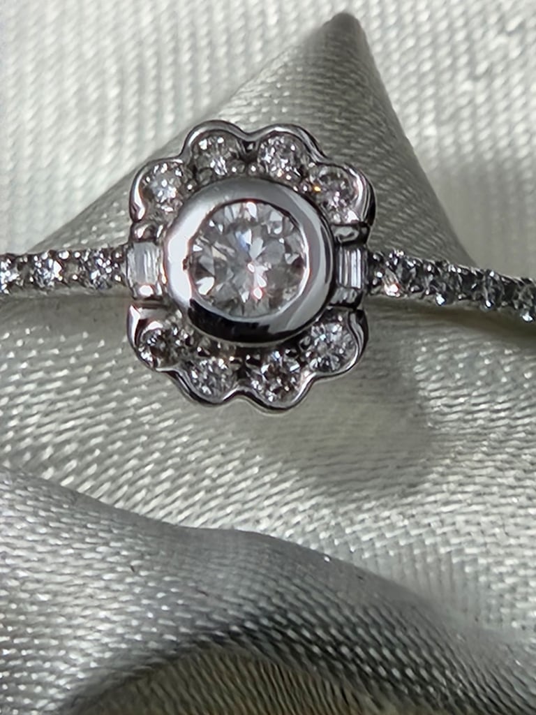 9ct White Gold Certified Natural Diamond Ring Size Q Brand new 