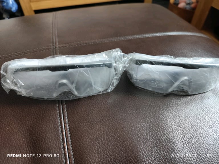 2x pairs of safety glasses 