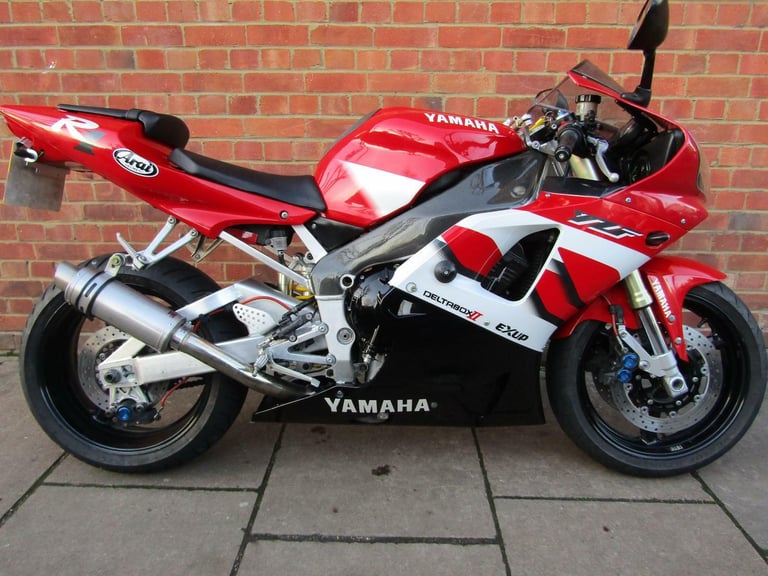 YAMAHA YZF R1 5JJ 2 FORMER KEEPERS 11000 MILES ....REDUCED TO SELL.....