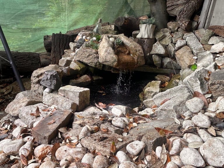 Self contained garden flat studio apartment Epsom / Ewell, Bills included, Weekly stays available 