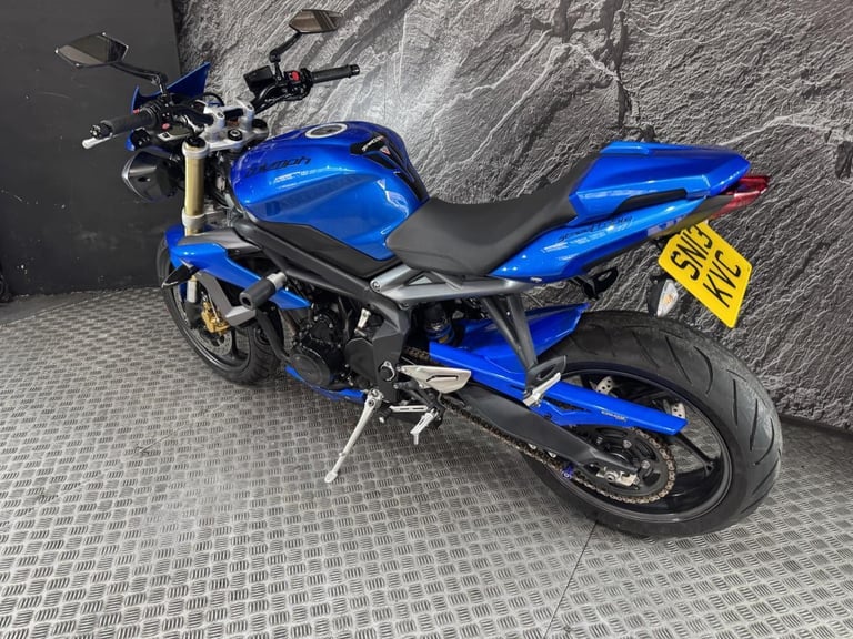 TRIUMPH STREET TRIPLE 675 2013