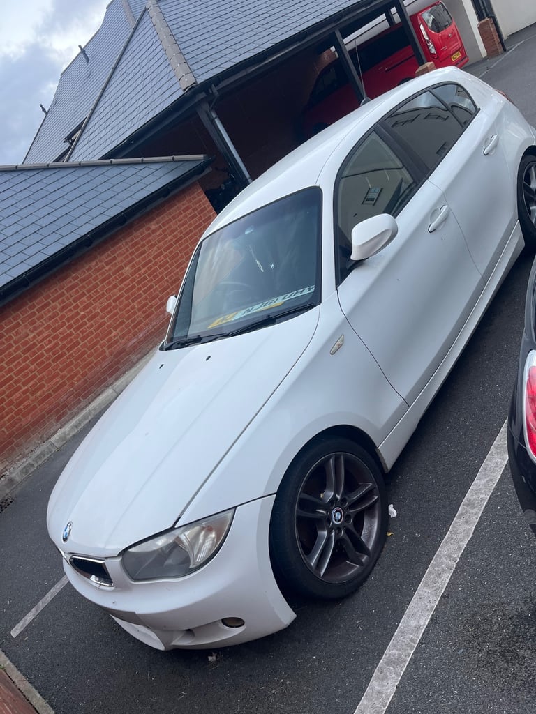 BMW, 1 SERIES, Hatchback, 2011, Manual, 1995 (cc), 5 doors