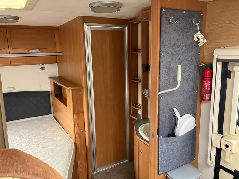 Lunar Fivestar Motorhome Fixed Bed 4 Berth 06’ Renault DCI 120 LWB