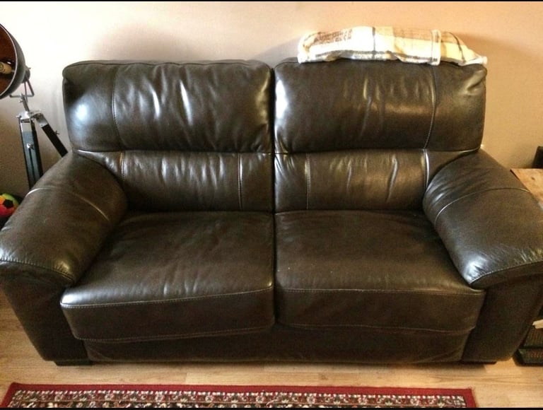  RICH BROWN 2 SEATER LEATHER SOFA BED ONLY £450.