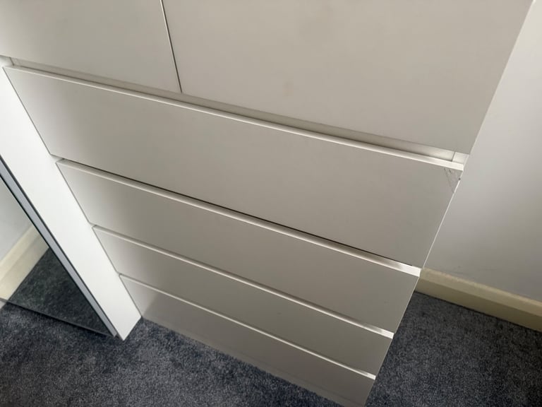 IKEA chest of drawers, 6 draws, excellent condition.