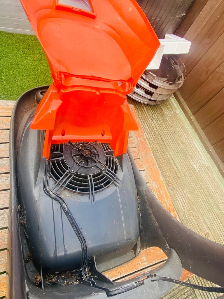 Flymo Easi Glide 300V Lawn Mower 