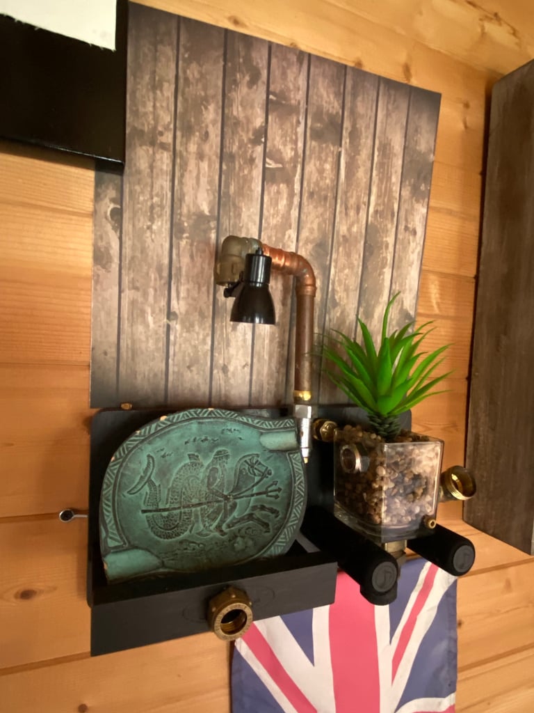 Wall lamp with plant 