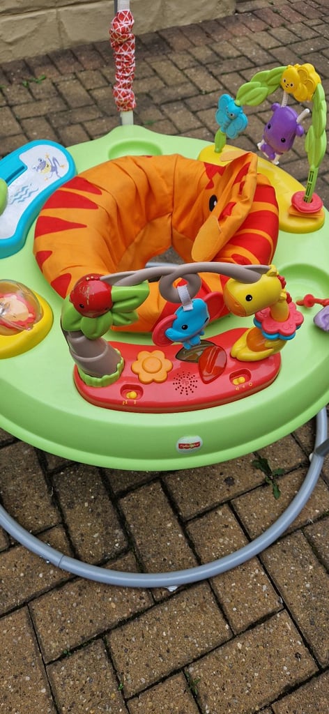 FISHER PRICE JUMPEROO. VERY GOOD CONDITION. INC BATTERIES.