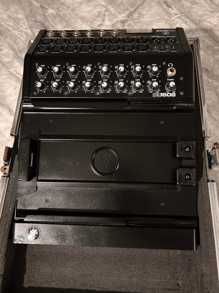 MACKIE DL1604 MIXER