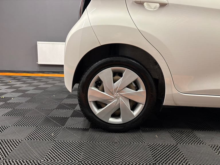 2018 Toyota AYGO 1.0 VVT-i X-Play 5dr HATCHBACK Petrol Manual