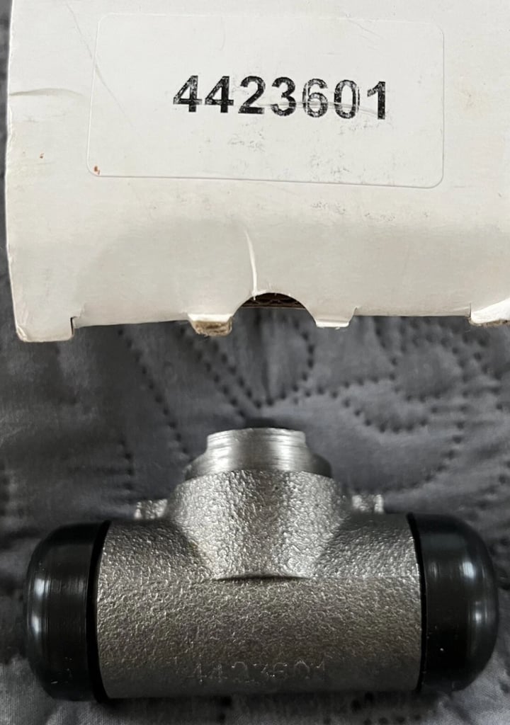 Rear Brake Wheel Cylinder Jeep Cherokee XJ Wrangler YJ & TJ P/N 4423601 New