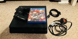 PS4 Slim 1TB Mint Condition + Persona 5 Royal PS4