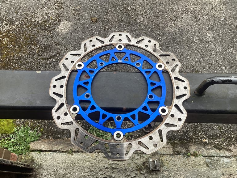 Yamaha R1 2cr / MT10 and sp model full floating discs EBC