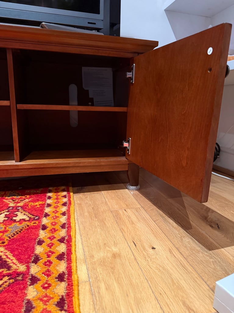 Gorgeous wood TV stand - excellent condition