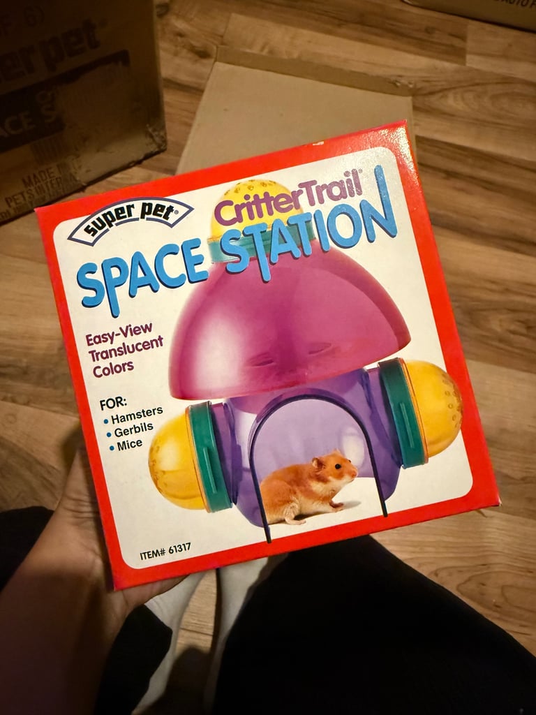 Critter Trail Superpet Space Station 