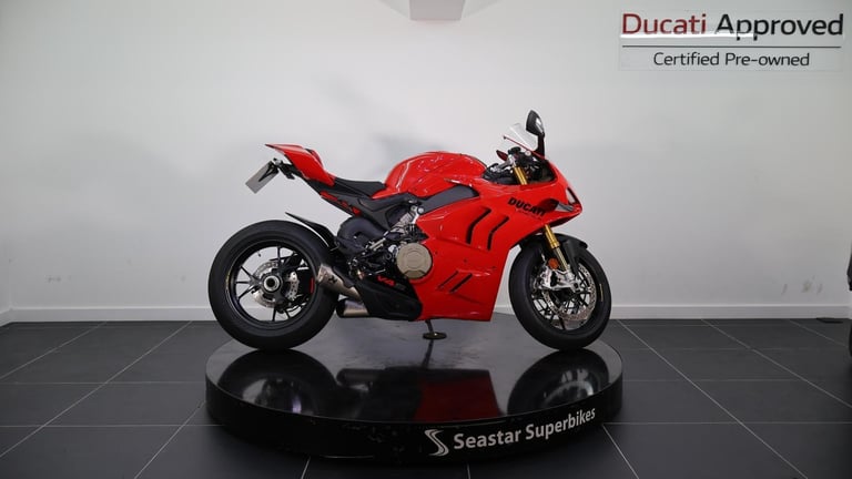 DUCATI PANIGALE V4 S - 2024 - 3700 MILES