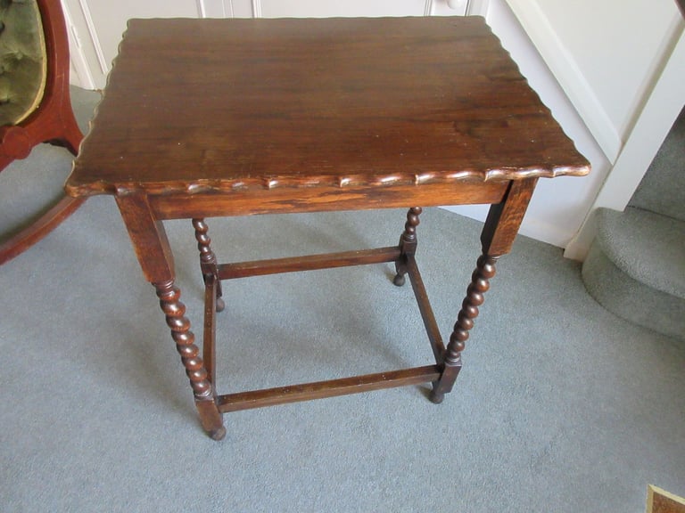 BARLEY TWIST VINTAGE TABLE - £10
