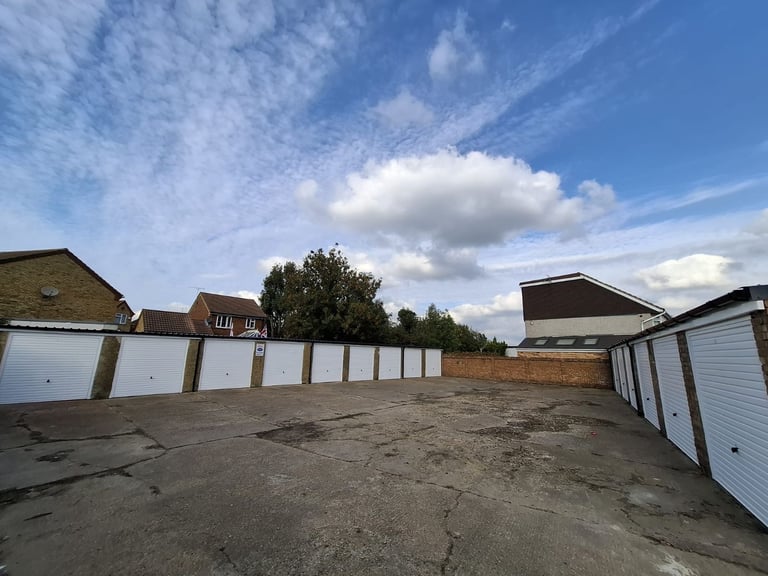 Garages to rent: Hanford Road (adj. No 13) Aveley, RM15 4SJ - GATED SITE, NEW DOORS & ROOFS FITTED