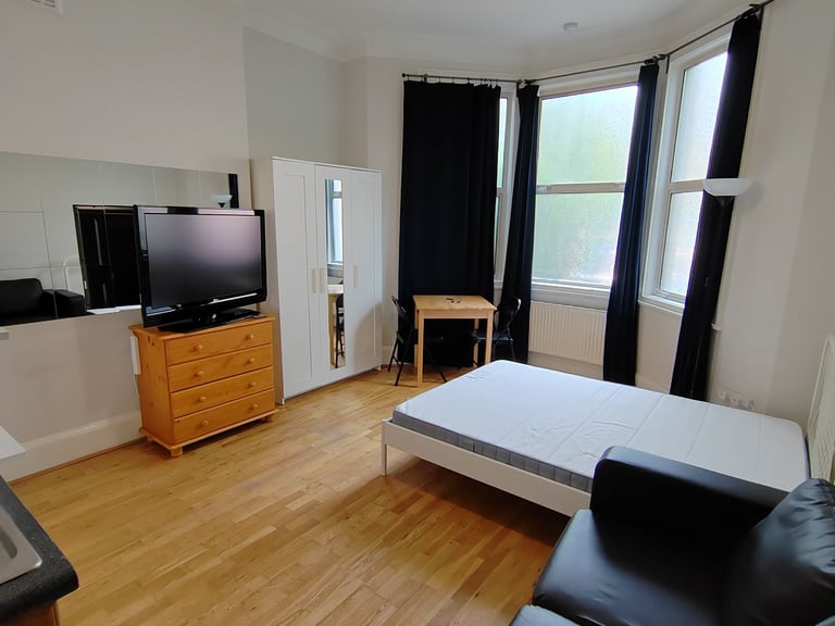 image for Ground floor spacious studio flat to rent in Willesden Green, NW2. Inc all bills except electric