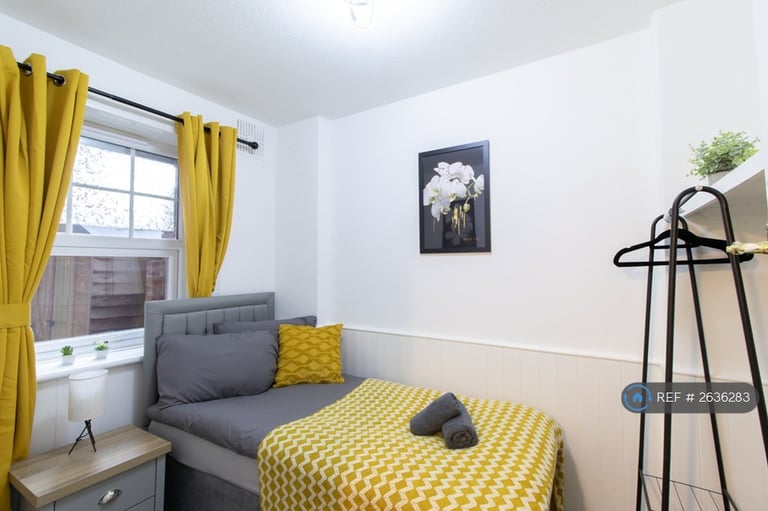 2 bedroom house in West Court, Southsea, PO4 (2 bed) (#2636283)