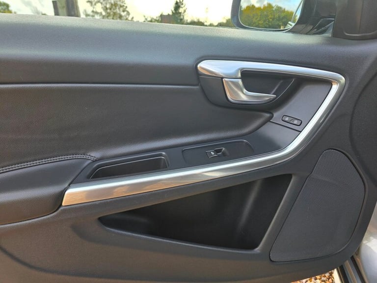 Volvo V60 D4 CROSS COUNTRY SE NAV