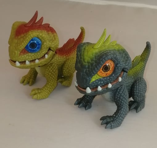 Prehistoric Pets Snaptor Chowzer Electronic Pet Growlzer Action