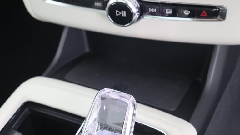2025 Volvo XC90 T8 PHEV AWD Ultra, Dark, 7 Seats (Sunroof, Pilot Assist, Bowers &amp; Wilkins) ES...
