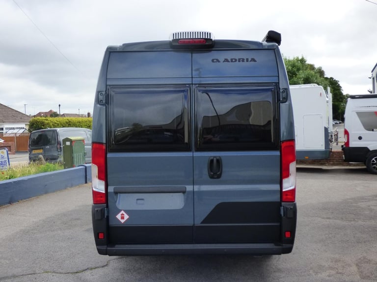 Adria Twin Supreme 640 SGX DIESEL AUTOMATIC 2025