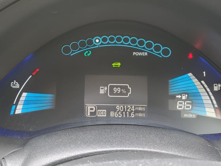 2017 Nissan Leaf Tekna 30kWh Auto with Full Service History and a New MOT HATCHBACK Electric Auto...