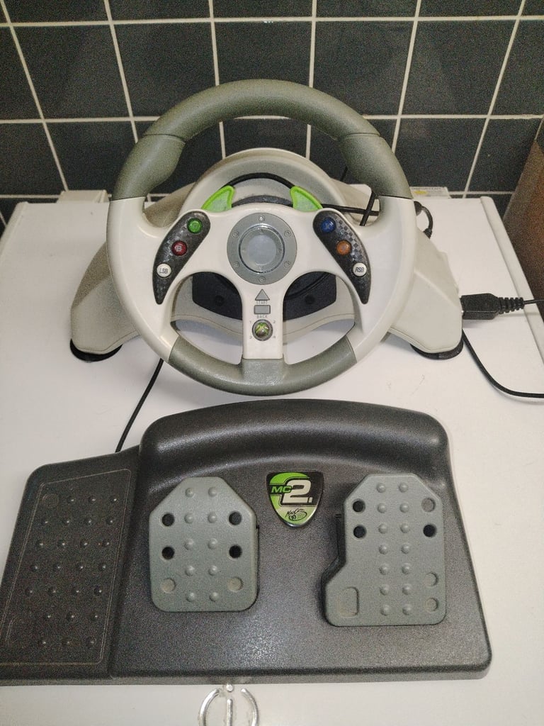 Xbox 360 steering wheel and pedals 