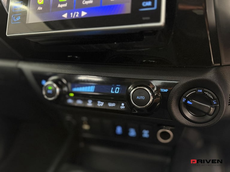 HUGE SPEC! TOYOTA HILUX INVINCIBLE 2.4 D-4D 4WD AUTO + NO VAT + FREE DELIVERY!