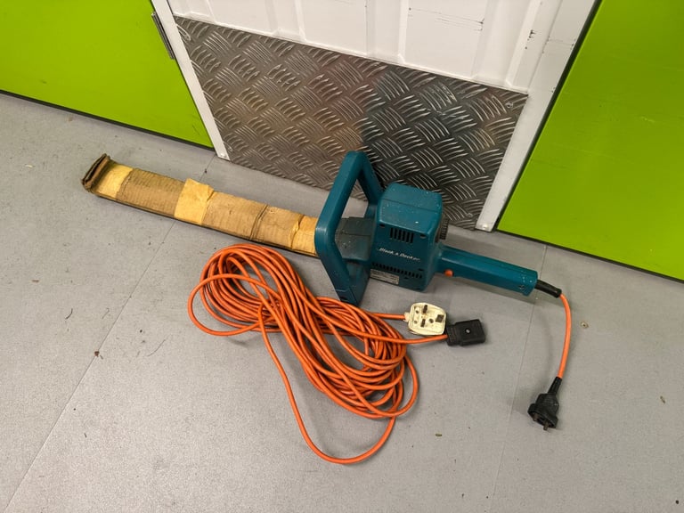 Black and Decker 16 inch 405mm electric hedge trimmer with long cord.
