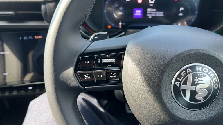 2025 Alfa Romeo Junior 1.2 MHEV Ibrida SUV 5dr Petrol Hybrid e-DCT Euro 6 (s/s) (136 ps) SUV Hybr...