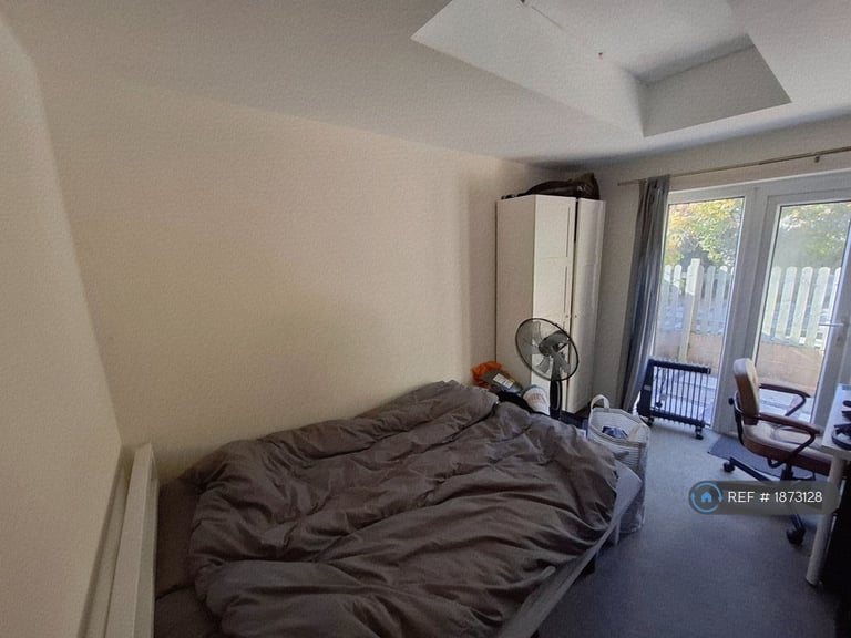 6 bedroom house in Somers Close, Stanmore, SO22 (6 bed) (#1873128)