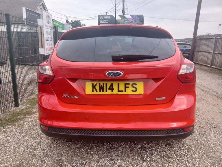 2014 Ford Focus 1.0 125 EcoBoost Titanium Navigator 5dr HATCHBACK Petrol Manual