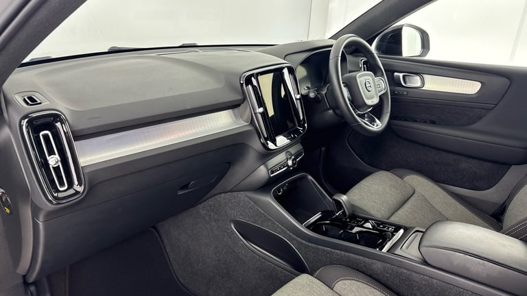 2023 Volvo XC40 B4 Plus SUV Hybrid Automatic