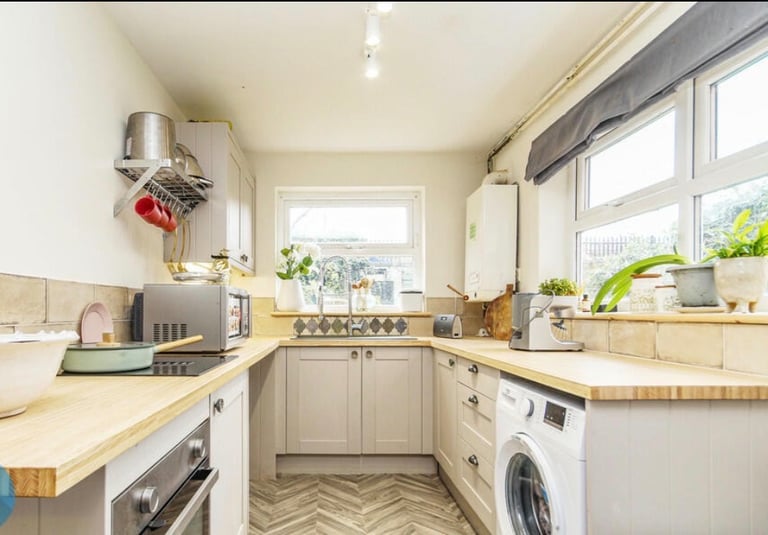 COZY 2 BED RENTAL AVAILABLE NOW!