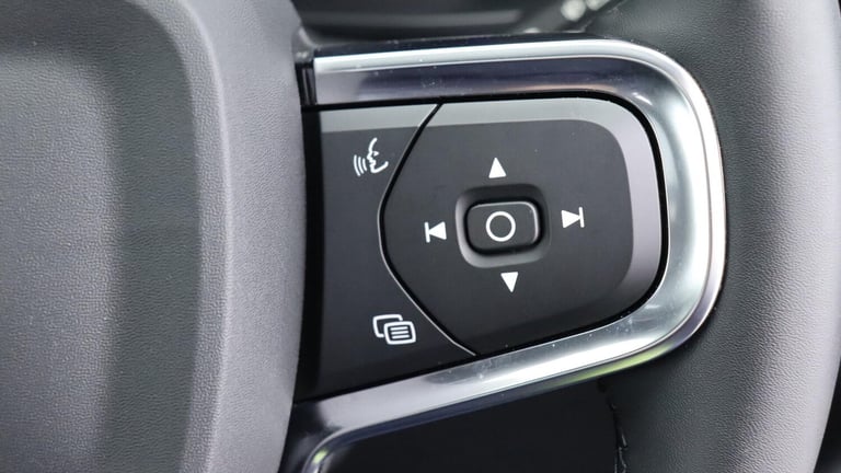 2025 Volvo XC40 B4 (P) Ultra Dark (Sunroof, Pilot Assist, 21' Alloys, BLIS) ESTATE Petrol/Electri...