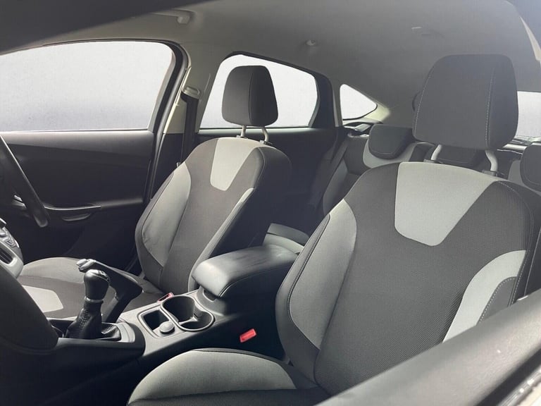 2014 Ford Focus 1.0 EcoBoost Zetec Navigator 5dr HATCHBACK PETROL Manual
