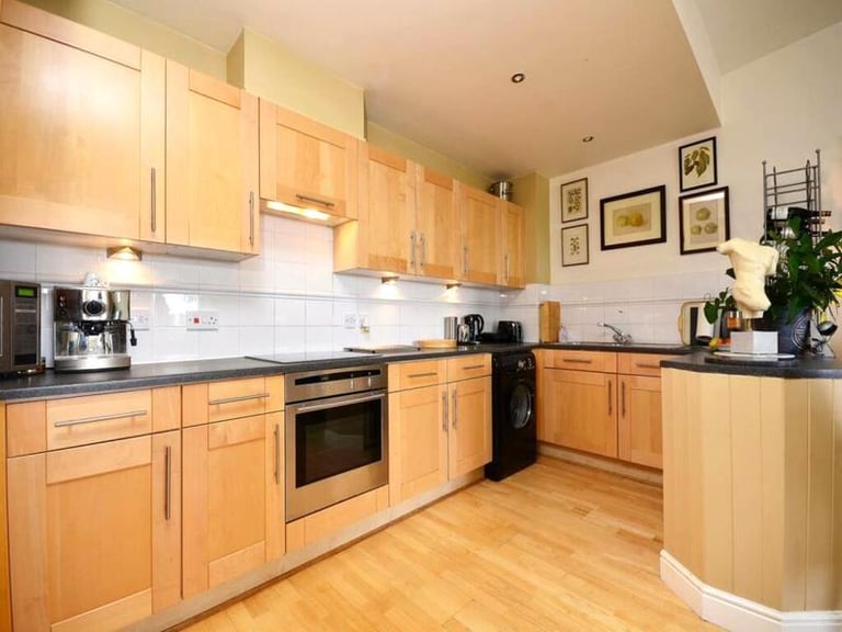 🏠 Cozy room available in Bow 🏠