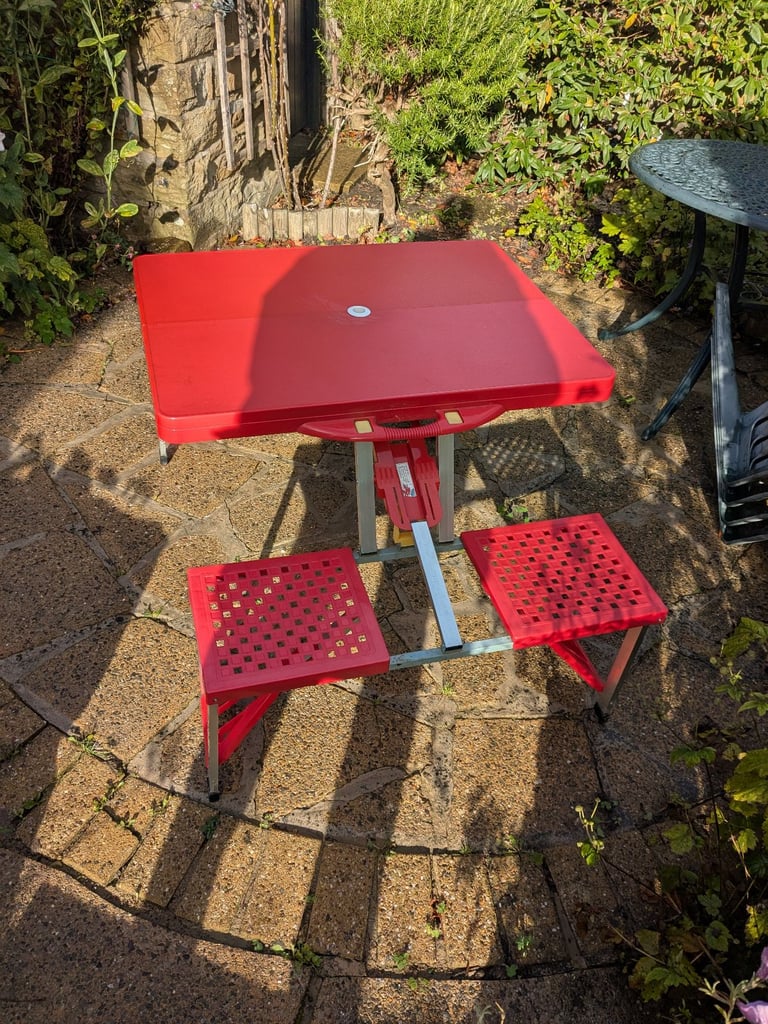 image for Picnic table and 4 chairs 
