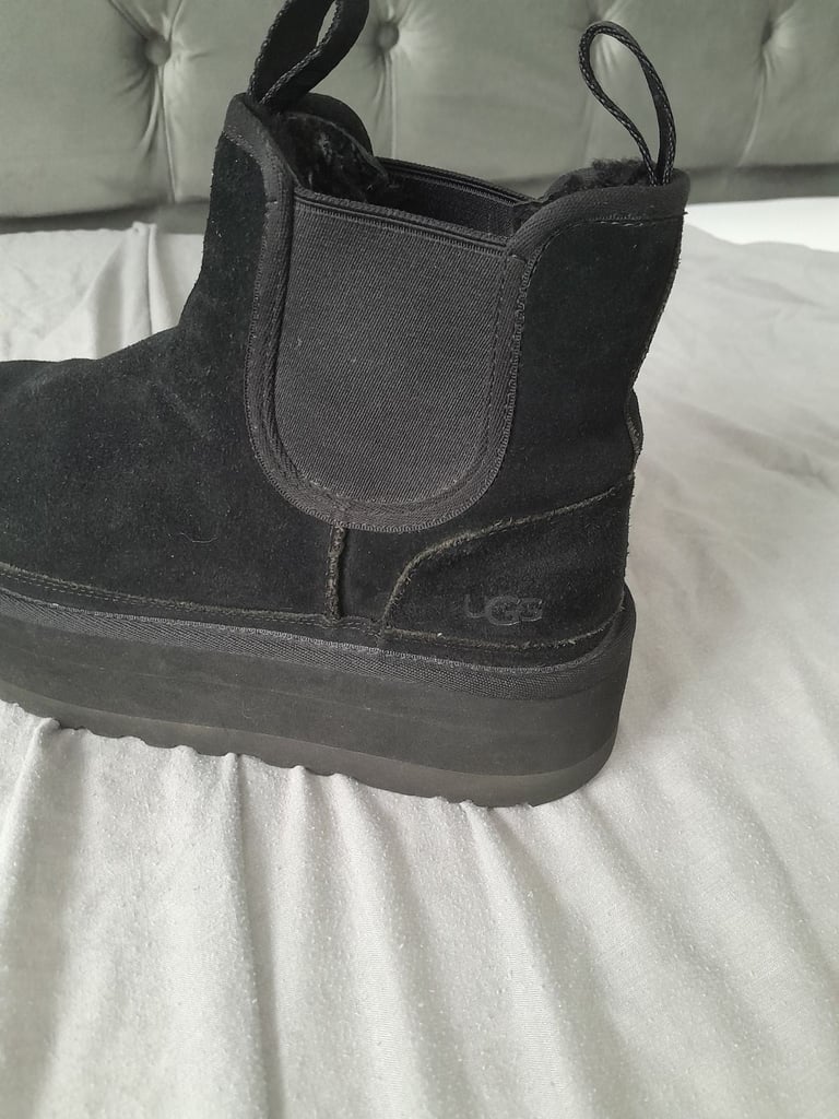 Black uggs 