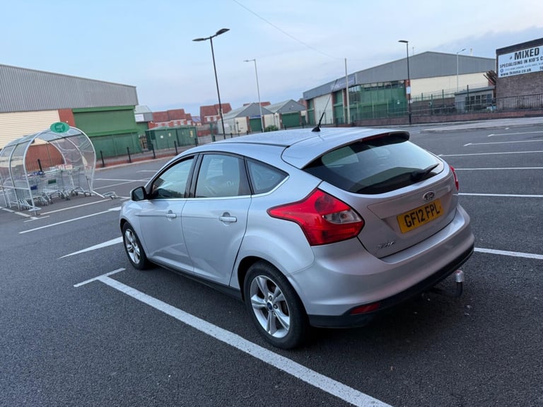  Ford Focus 1.6 Zetec Powershift Euro 5 5dr Petrol Automatic