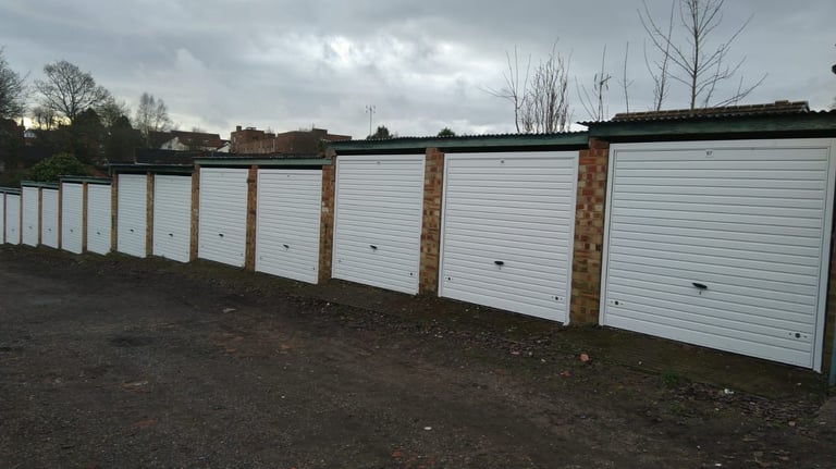 LOCK UP GARAGE IN KINGS NORTON