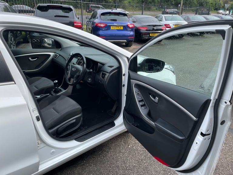 2015 Hyundai i30 1.6 CRDi Blue Drive SE Nav 5dr HATCHBACK Diesel Manual