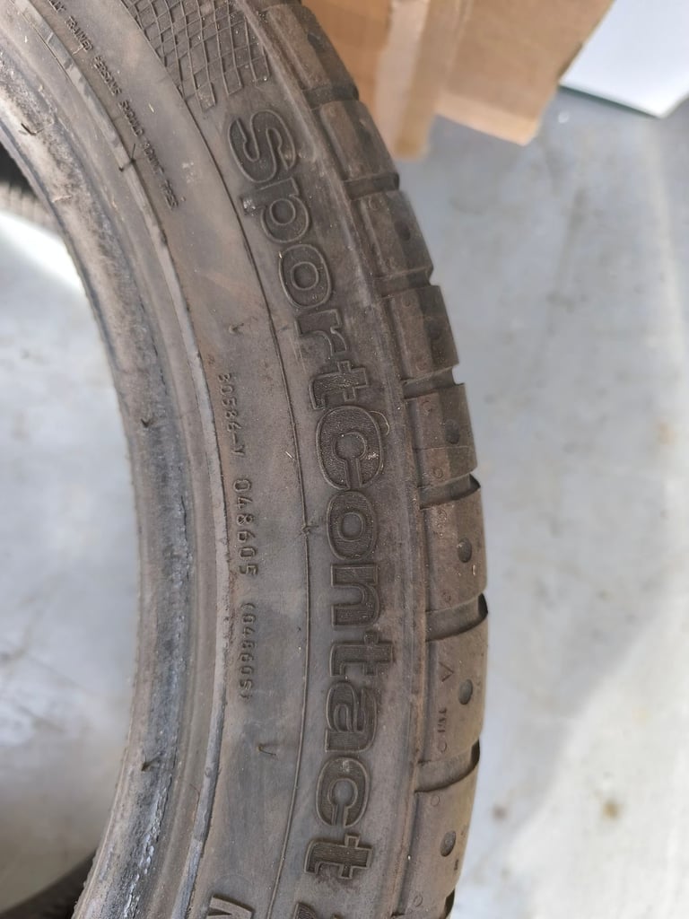1 x Continental 255/40 ZR17 minimum tread depth 5.5mm