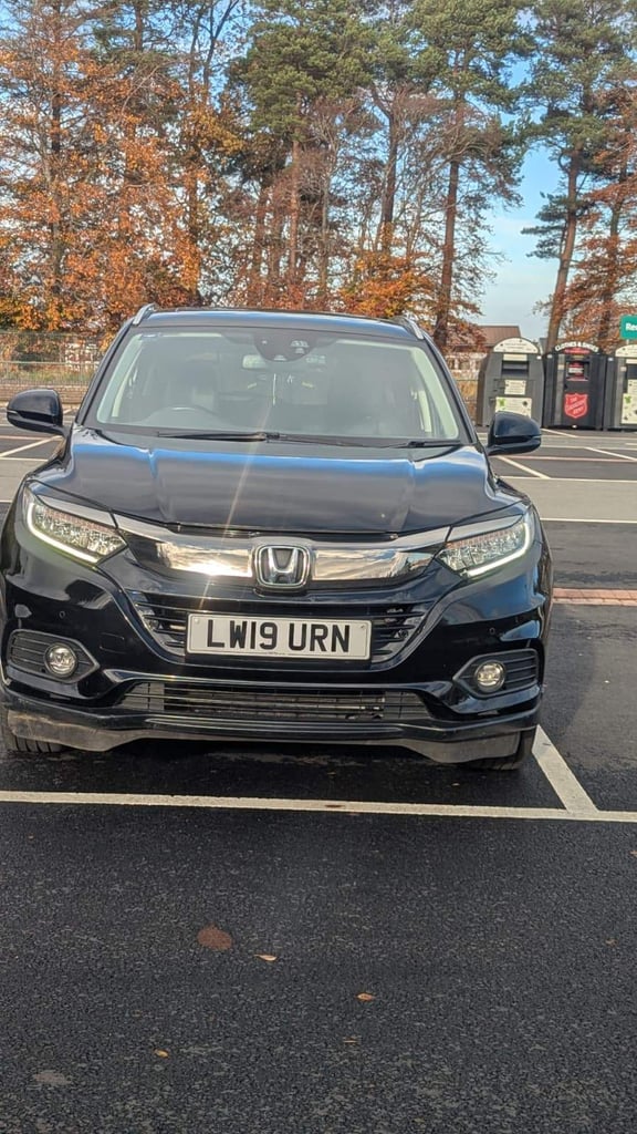 2019 Honda HR-V 1.5 i-VTEC Automatic – Panoramic Roof, MOT till March 2026, leather seats