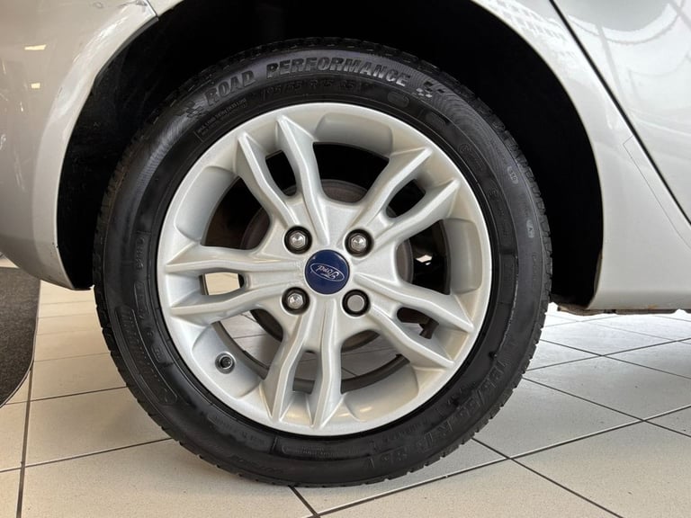 2014 Ford Fiesta 1.0T EcoBoost Zetec Hatchback 5dr Petrol Manual Euro 5 (s/s) (100 ps) Hatchback ...